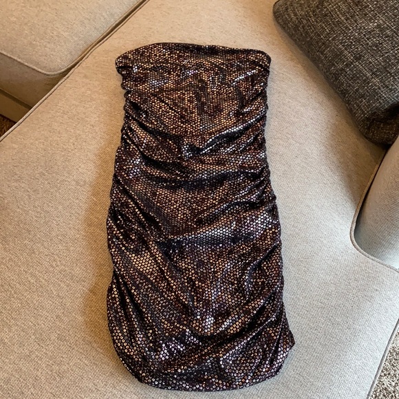Express dress - Picture 1 of 5
